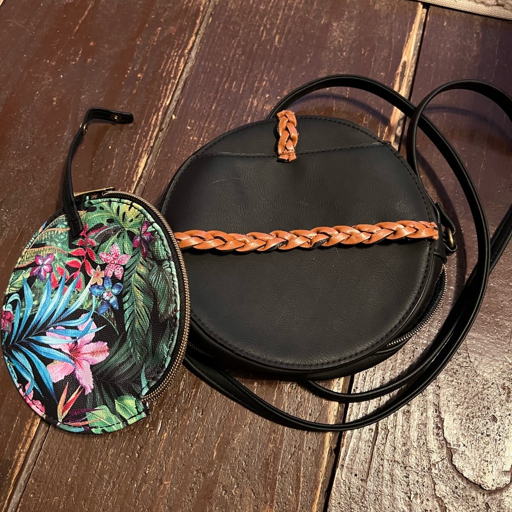 Circle Crossbody